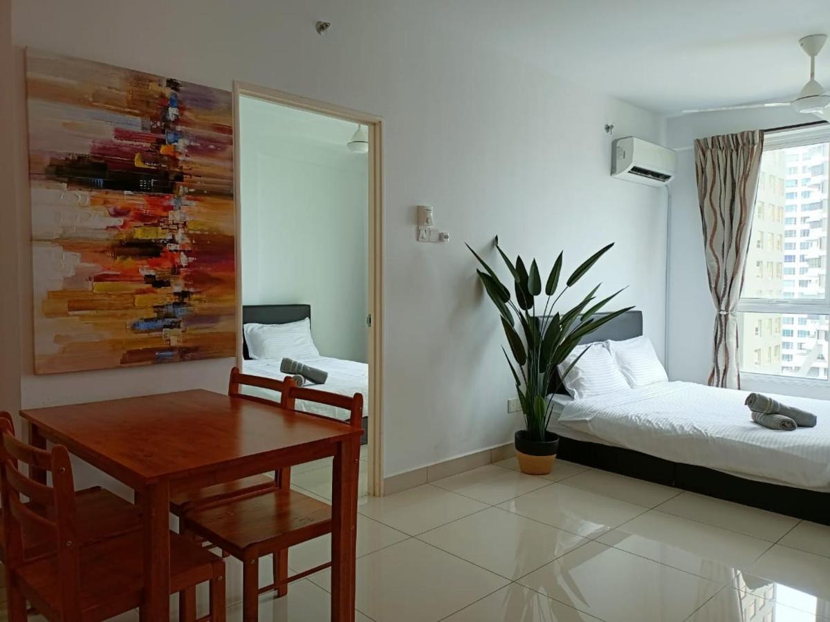 Family Suites At Mansion One By Maj George Town Esterno foto