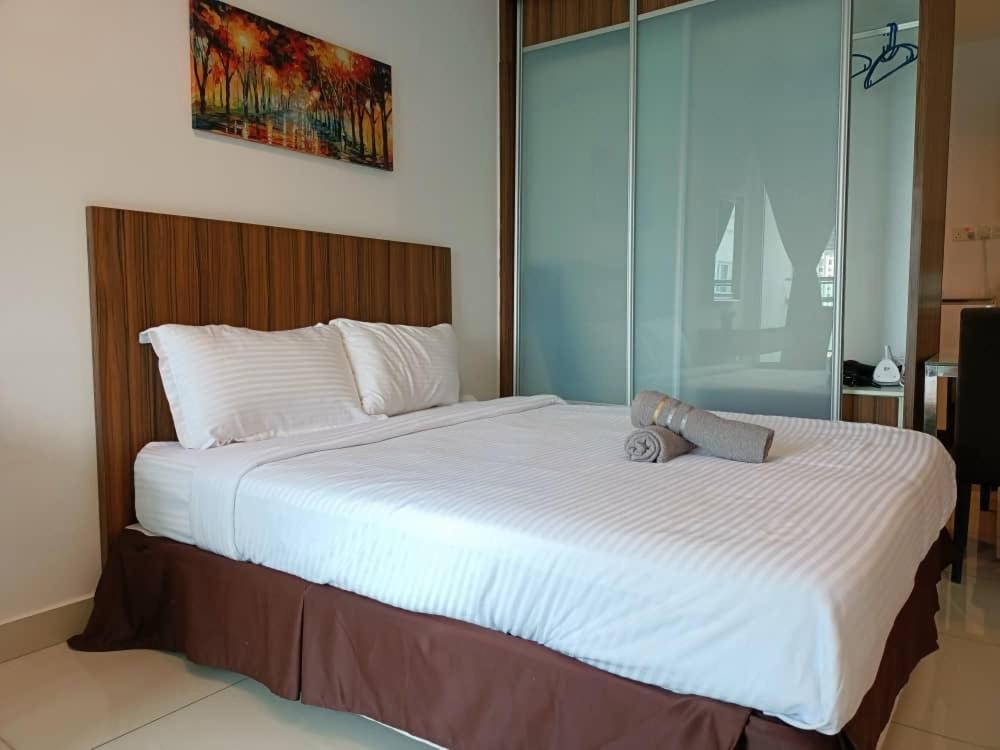 Family Suites At Mansion One By Maj George Town Esterno foto