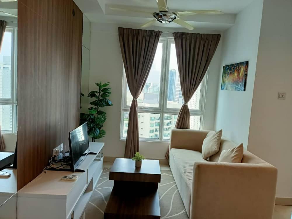 Family Suites At Mansion One By Maj George Town Esterno foto