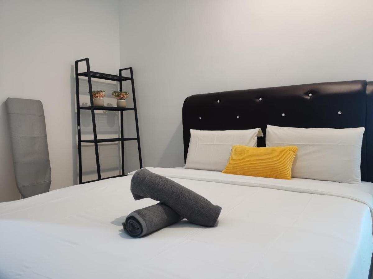 Family Suites At Mansion One By Maj George Town Esterno foto