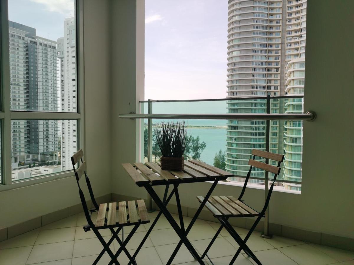 Family Suites At Mansion One By Maj George Town Esterno foto