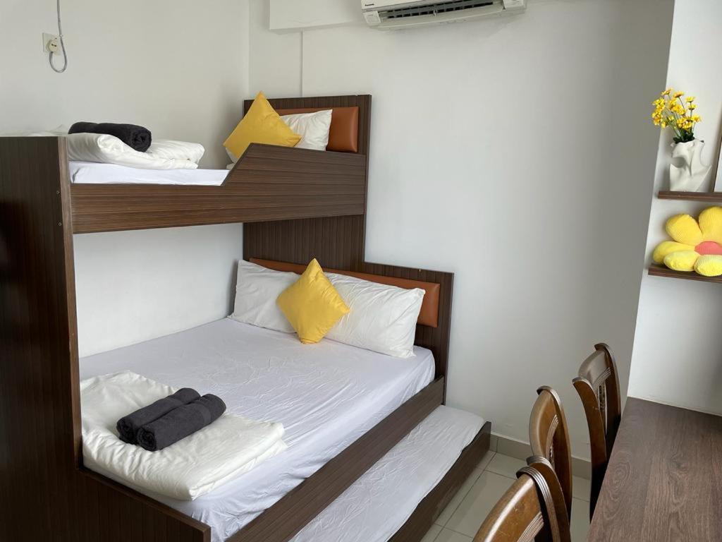 Family Suites At Mansion One By Maj George Town Esterno foto