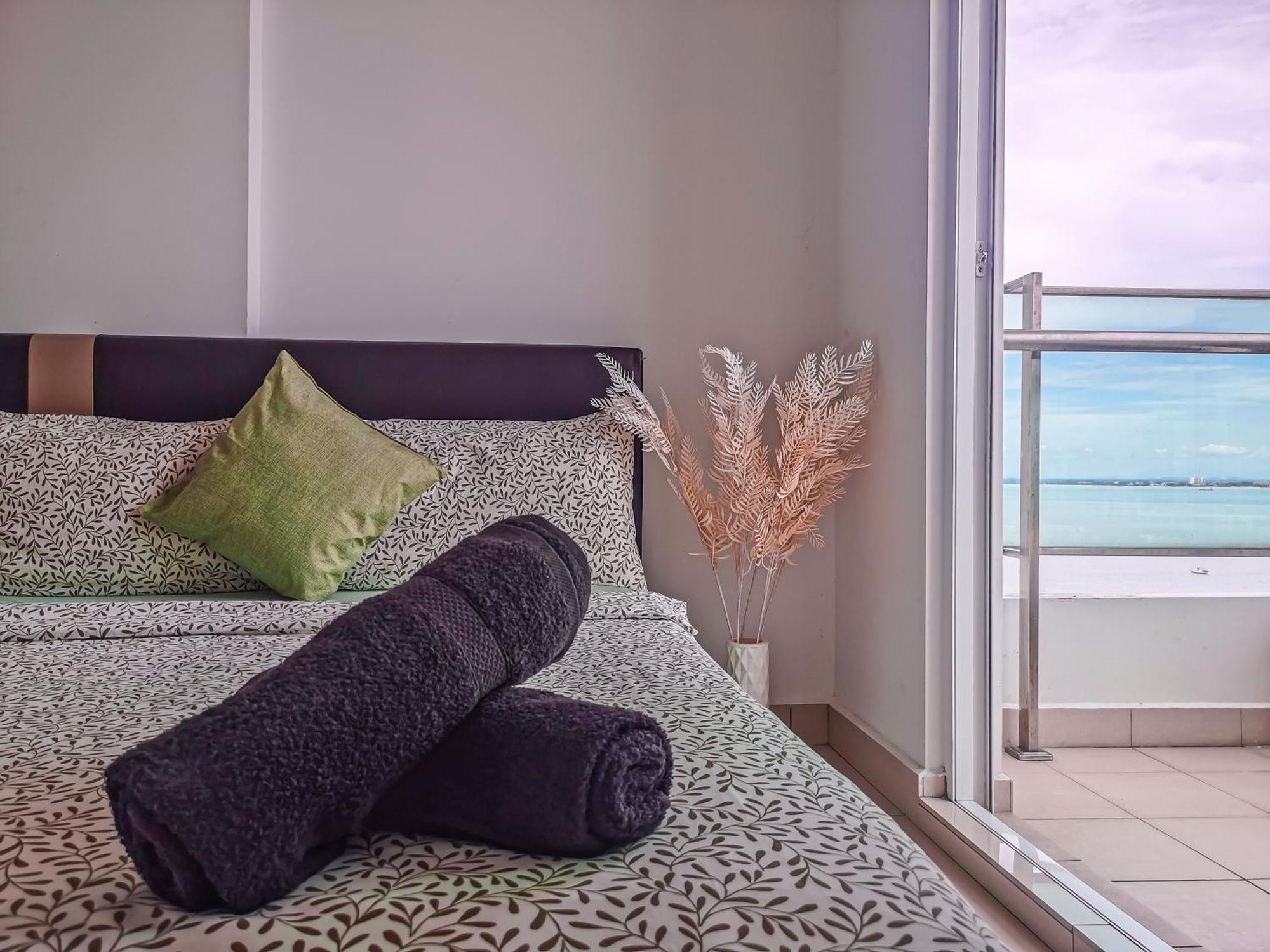 Family Suites At Mansion One By Maj George Town Esterno foto